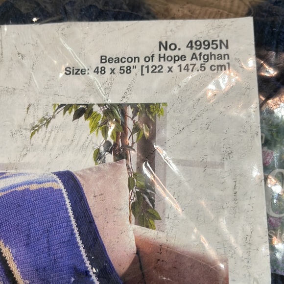 Mary Maxim beacon of hope afghan crochet kit. - Picture 4 of 4